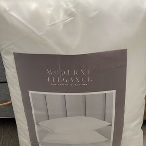 White Pillow Set